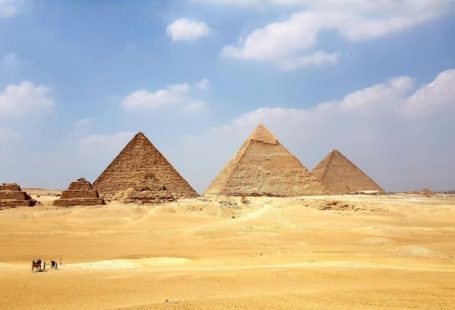 Giza Pyramids - brown pyramid under blue sky during daytime